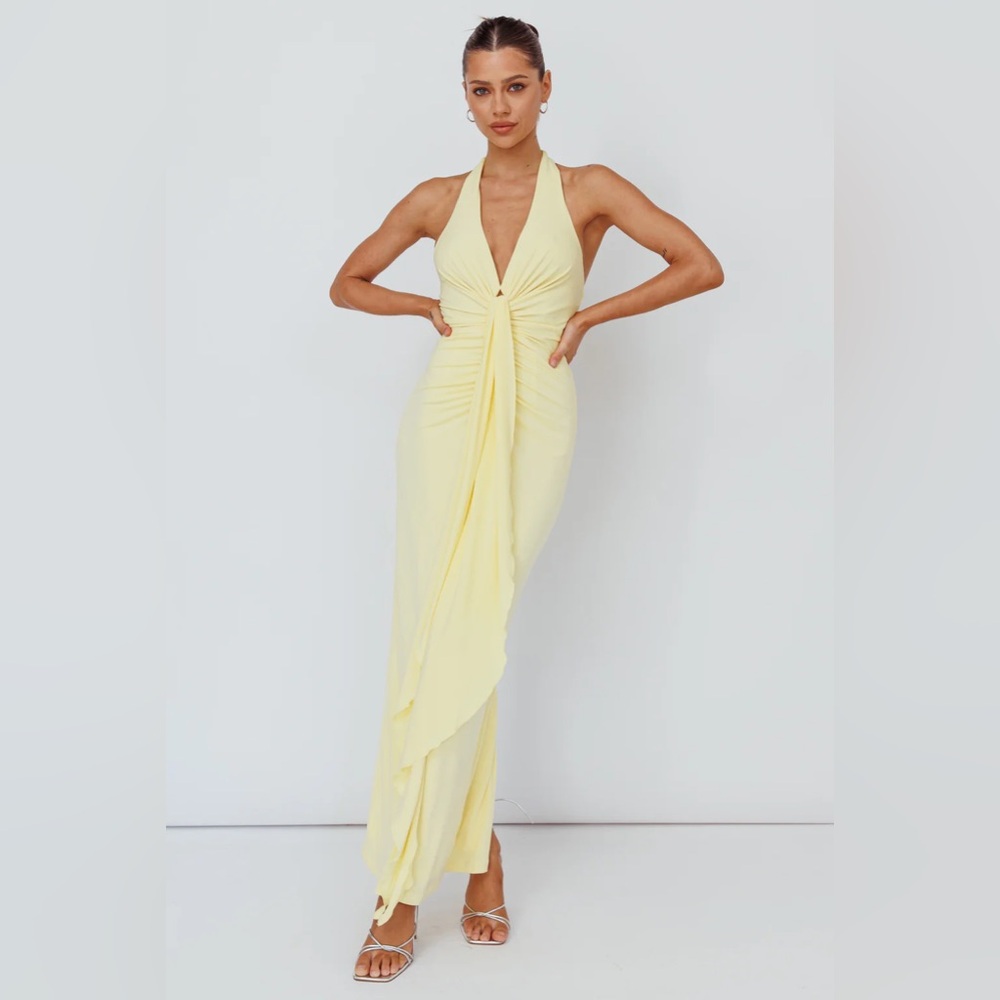$89 retail Selfie Leslie Yellow halter  Maxi Dress